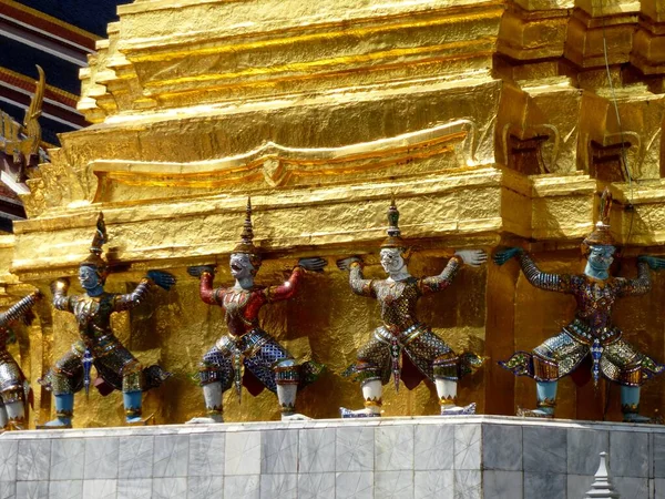 Gouden Pagode Met Demonenwachter Bij Wat Phra Kaew Tempel Van — Stockfoto