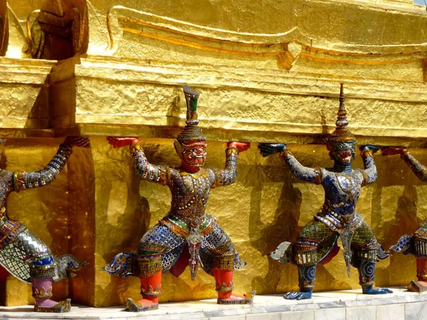 Demon Beschermer Voor Gouden Pagode Bij Wat Phra Kaew Tempel — Stockfoto