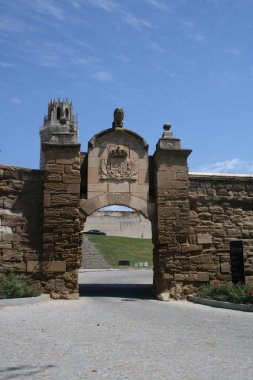 Suda Lleida 'nın eski kalesi İspanya