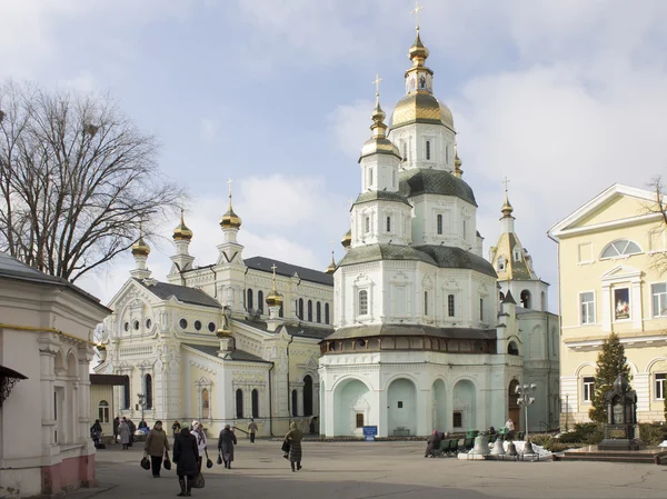 Во дворе православного монастыря — стоковое фото