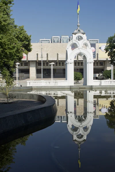 White gazebo, which is reflected in a pool fountain — 스톡 사진