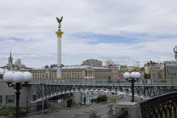 Vista do centro de Kiev a partir do lado Instytutska rua — Fotografia de Stock