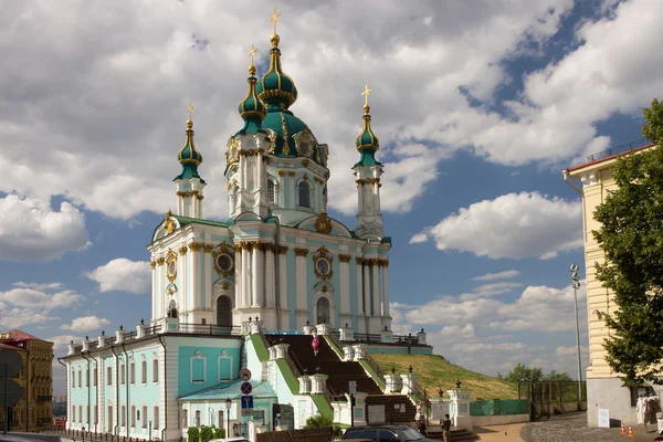 A entrada principal da igreja de Santo André em Kiev — Fotografia de Stock