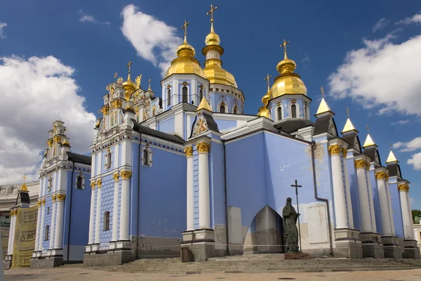 O Templo do Arcanjo Miguel no mosteiro de St. Michel em Kie — Fotografia de Stock