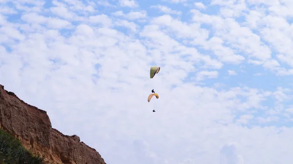 Duas Pessoas Parapente Céu — Fotografia de Stock