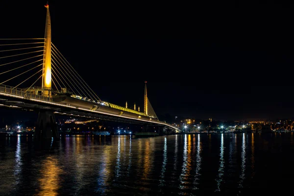 Çerçevesinde Hali Metro Köprüsü Olan Bir Istanbul Fotoğrafı — Stok fotoğraf