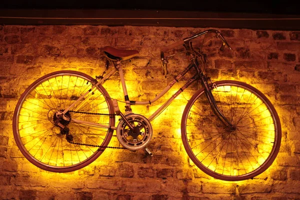 Artistically Lid Bicycle Brick Wall — Stock Photo, Image