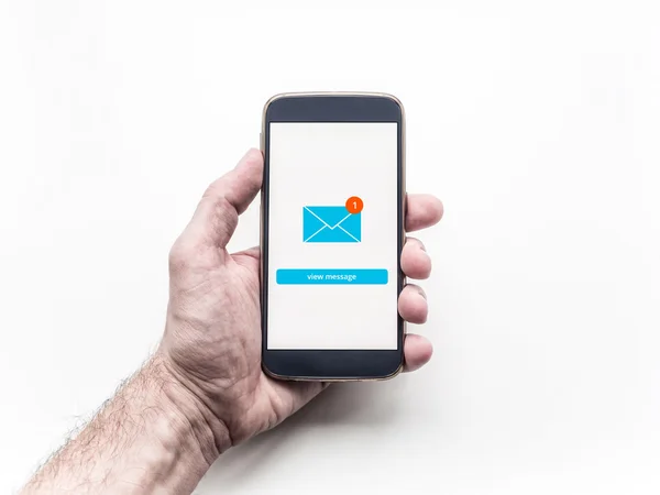 Gros plan du smartphone avec interface de l'application Email à l'écran tenant dans la main de l'homme . — Photo