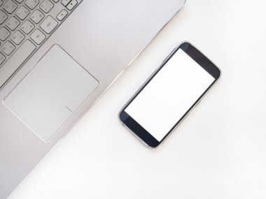 Mockup Smartphone ile boş perde. Dizüstü bilgisayar