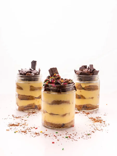 Tiramisu Kaffesmaksatt Italiensk Dessert Tiramisu Dessert Burk Med Choklad Topping — Stockfoto