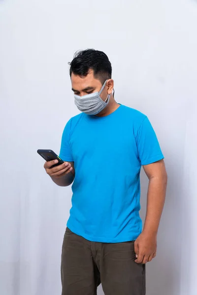 Muž Nosí Lékařskou Masku Plátěnou Masku Aby Byl Chráněn Před — Stock fotografie
