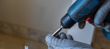 Vida ve tornavida. Evdeki araçlarla yeniden biçimlendirme.