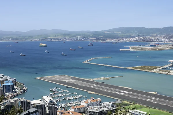 Gibraltar Havaalanı ve bay — Stok fotoğraf