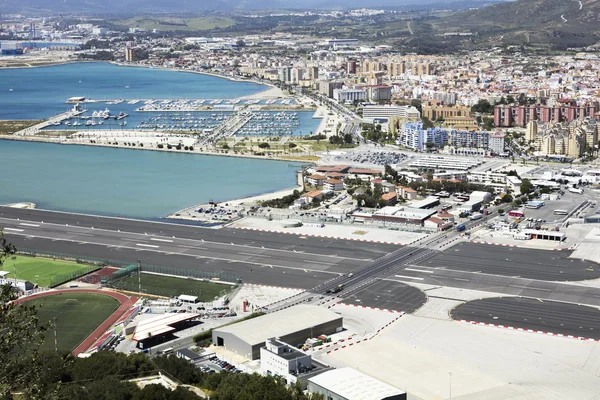 Gibraltar Havaalanı ve deniz