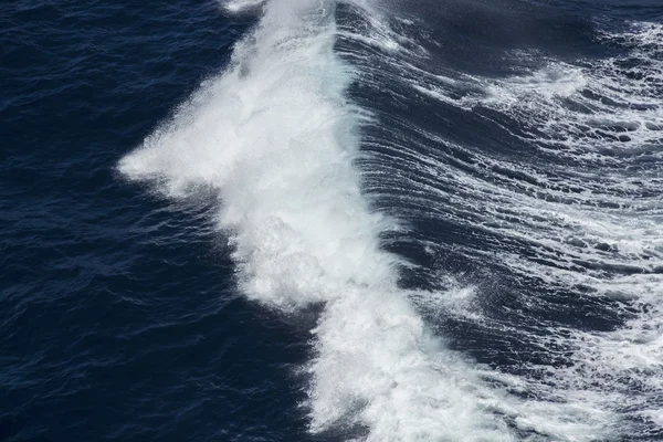 波涛汹涌的大海波涛汹涌的浪花 — 图库照片