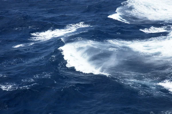 Mare mosso e onde — Foto Stock