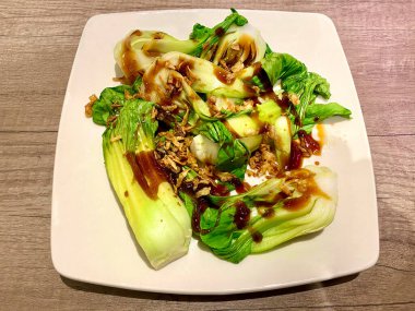 Lezzetli Çin bok Choy sebzesi susam yağı, soya ve istiridye sosu, lezzetli geleneksel Asya yemeği.