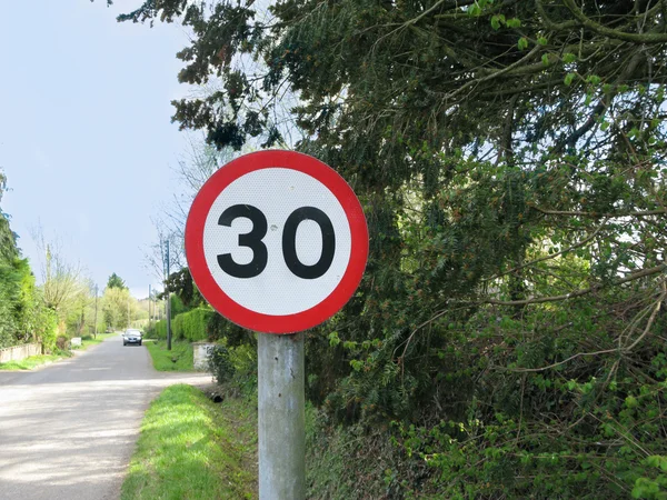 30 mph dopravní značka — Stock fotografie