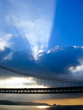 Sunburst Tagus Nehri üzerinde