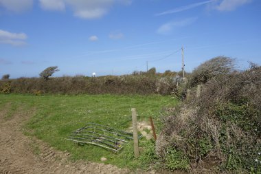 Kırık Çiftlik kapısı