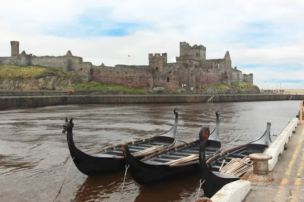 Viking Boats and Castle — Stock Photo, Image