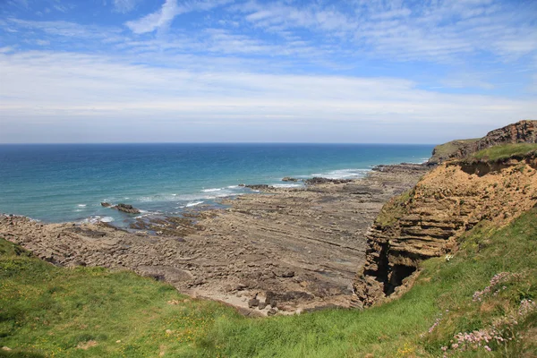 Cornish klippor och havet — Stockfoto