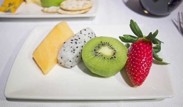 Sliced fruit plate — Stock Photo, Image