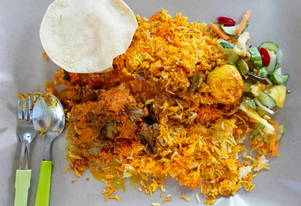 Delicioso caril de cordeiro Biryani picante e arroz — Fotografia de Stock