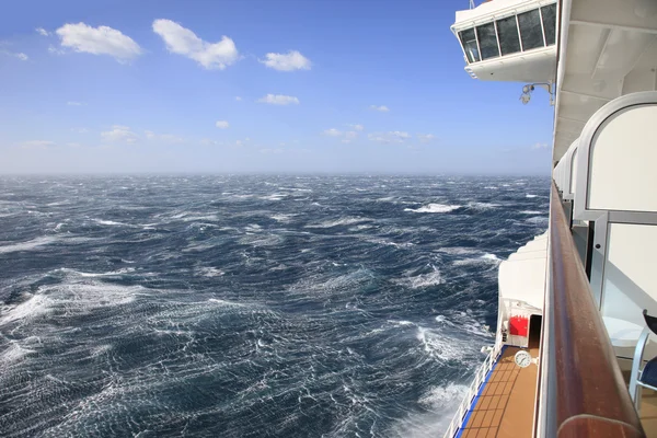 Ruwe zeeën van een Cruise schip balkon — Stockfoto