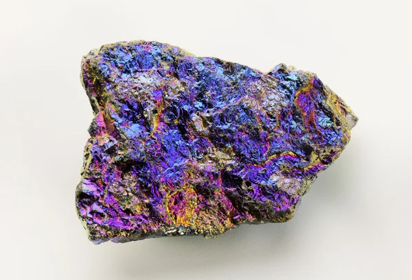 Minerai de paon de couleur irisée — Photo