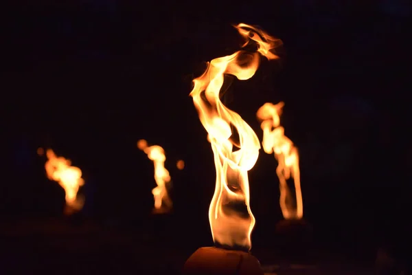 Vier Feuerlaternen Erhellen Die Nacht — Stockfoto