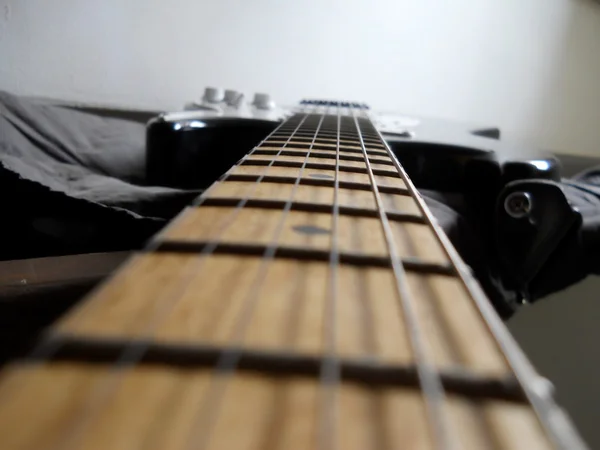 Guitarra Blanco y Negro — Foto de Stock