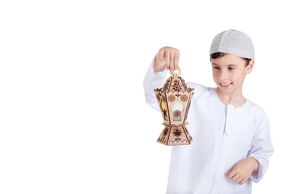 Ramadã Kareem - Jovem feliz brincando com lanterna Ramadã — Fotografia de Stock