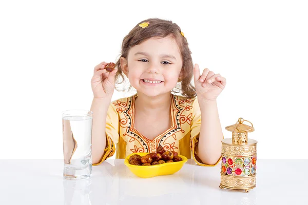 Boldog fiatal muszlim lány a ramadán — Stock Fotó