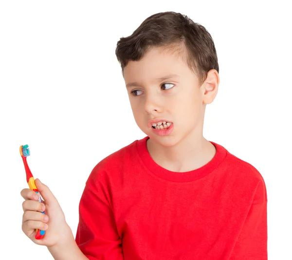 Garçon regardant en colère à sa brosse à dents — Photo
