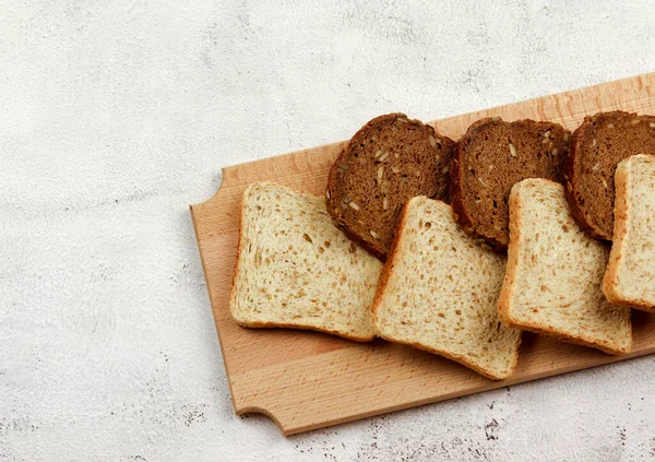 Slices Multigrain Bread Rye Bread Wooden Cutting Board Light Gray — Stock Photo, Image