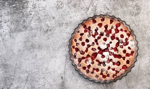 Tarte Aux Framboises Maison Dans Plat Cuisson Verre Sur Fond — Photo