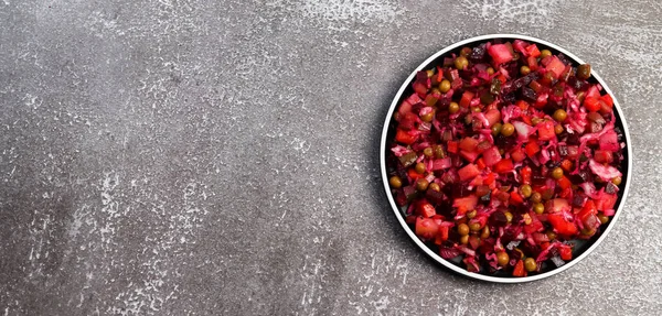 Traditionelle Vinaigrette Salat Aus Roter Bete Und Gemüse Auf Einem — Stockfoto