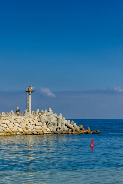 Un molo con vista sull'oceano — Foto Stock