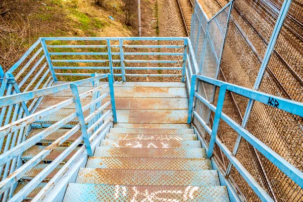 Scale sul vecchio ponte blu — Foto Stock
