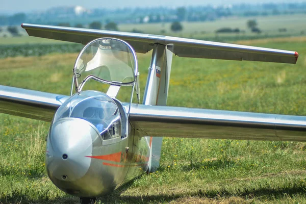 Segelflugzeug auf Flugplatz — Stockfoto