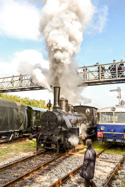 Historic Austrian steam engine shunting in Wien museum depot — Stock Photo, Image