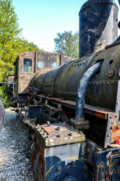 Historic Austrian steam engine in Wien museum, waiting for restoration — Stock Photo, Image