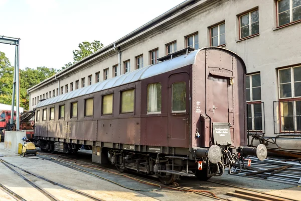 Vintage Austrian passengers coach in Wien museum — Stock Photo, Image