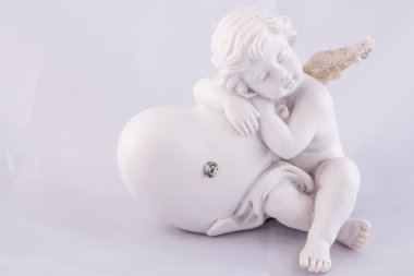 Yalnız Valentine melek kalp üzerinde uyku