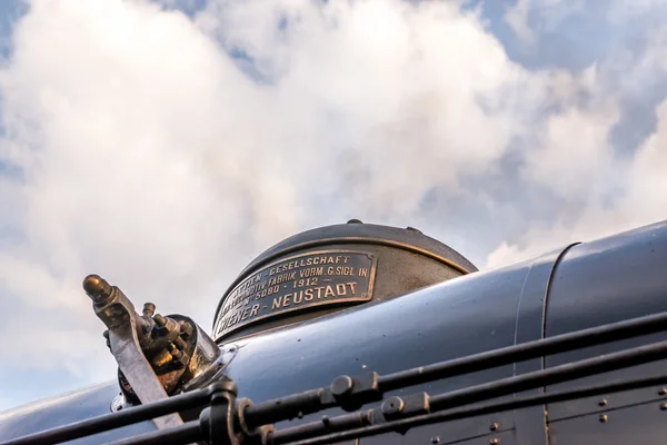 Closeup View Sand Dome Top Steam Locomotive Boiler Background Clouds — Stock Photo, Image