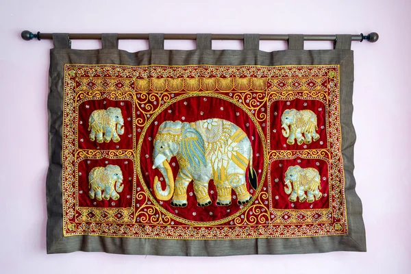 5 인도 코끼리에 행운 gobelin 실크 스톡 사진