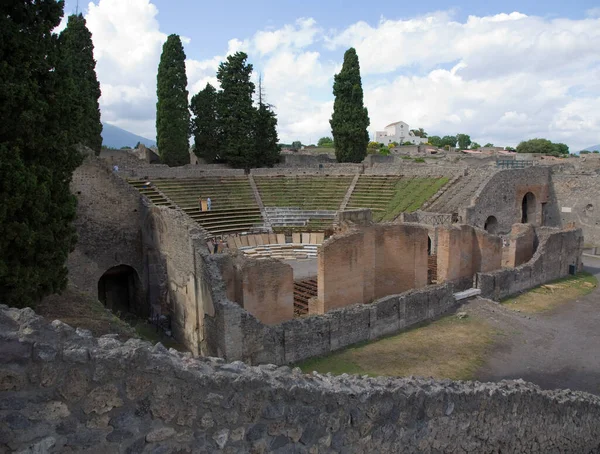 Pompei 'de gladyatör dövüşlerinin yapıldığı Roma amfitiyatrosunun kalıntıları.