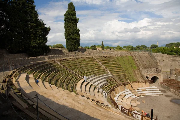 Pompei 'de gladyatör dövüşlerinin yapıldığı Roma amfitiyatrosunun kalıntıları.