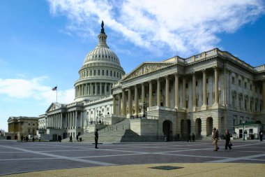 1 Kasım 2020 Washington - Washington DC 'deki Capitol Hill Kubbe ve sütunla birlikte gün ışığı ve cephe detayları ve mavi gökyüzü